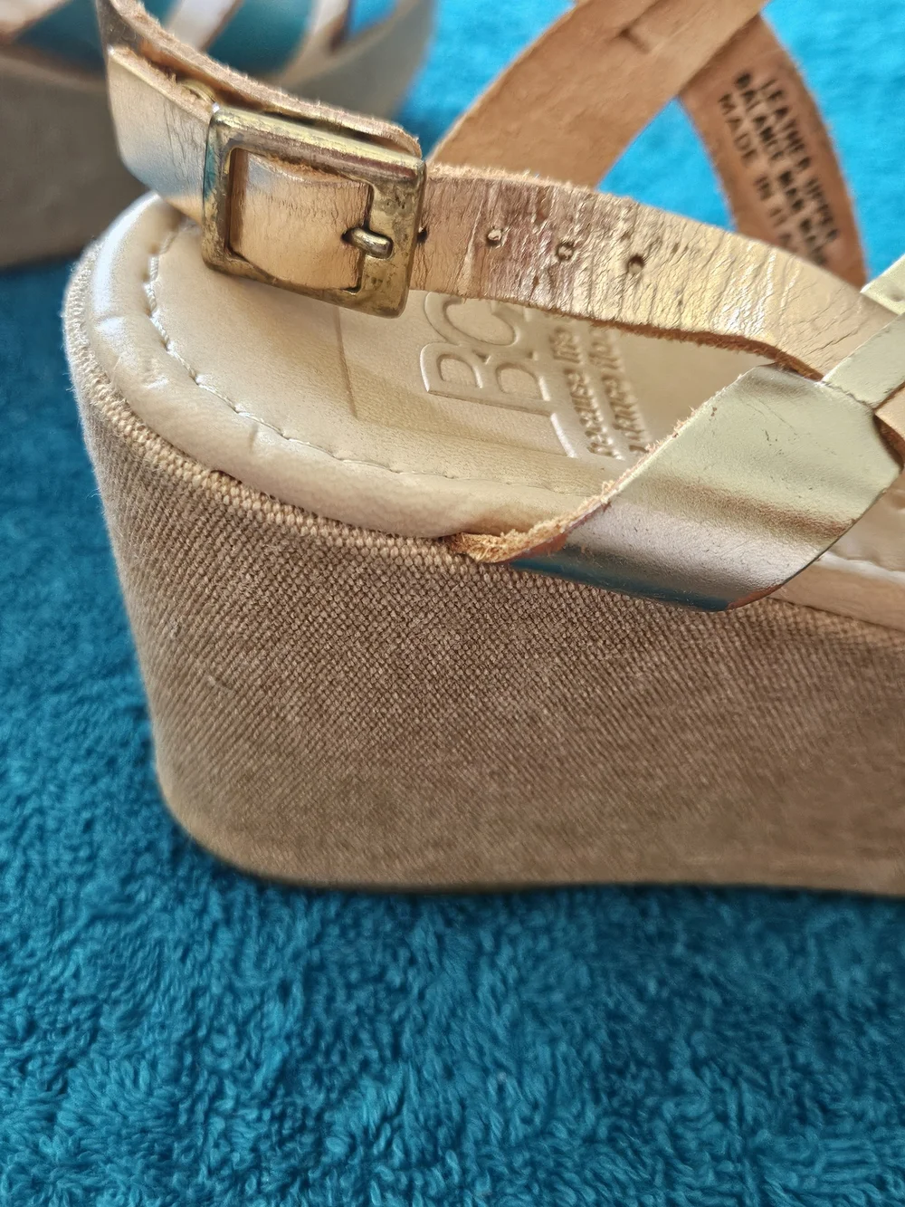 Womens Metallic Strappy Wedge Sandals - Gold